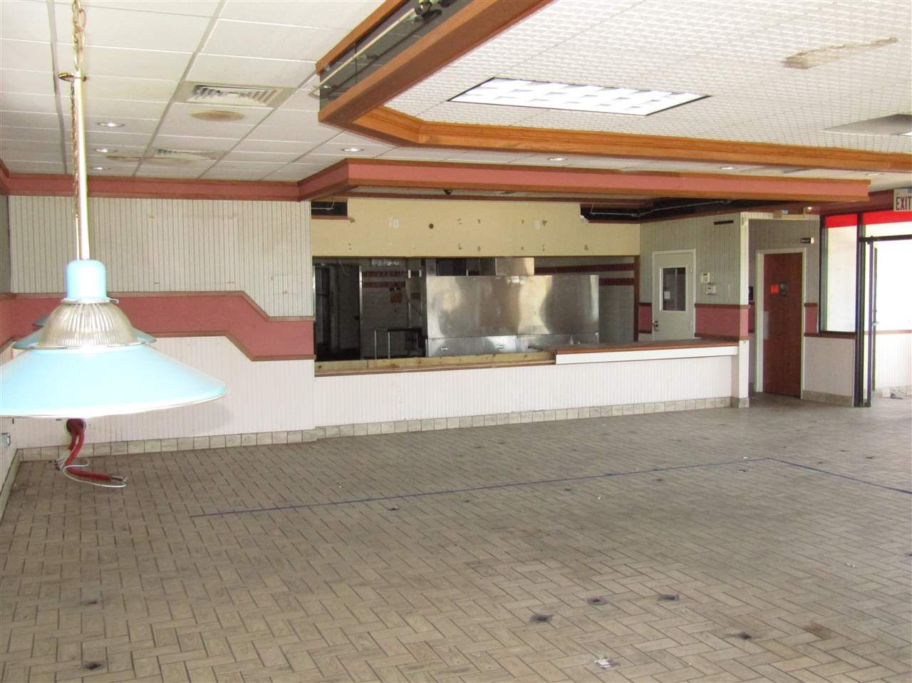 400 W Centerway St, Janesville, WI 53548